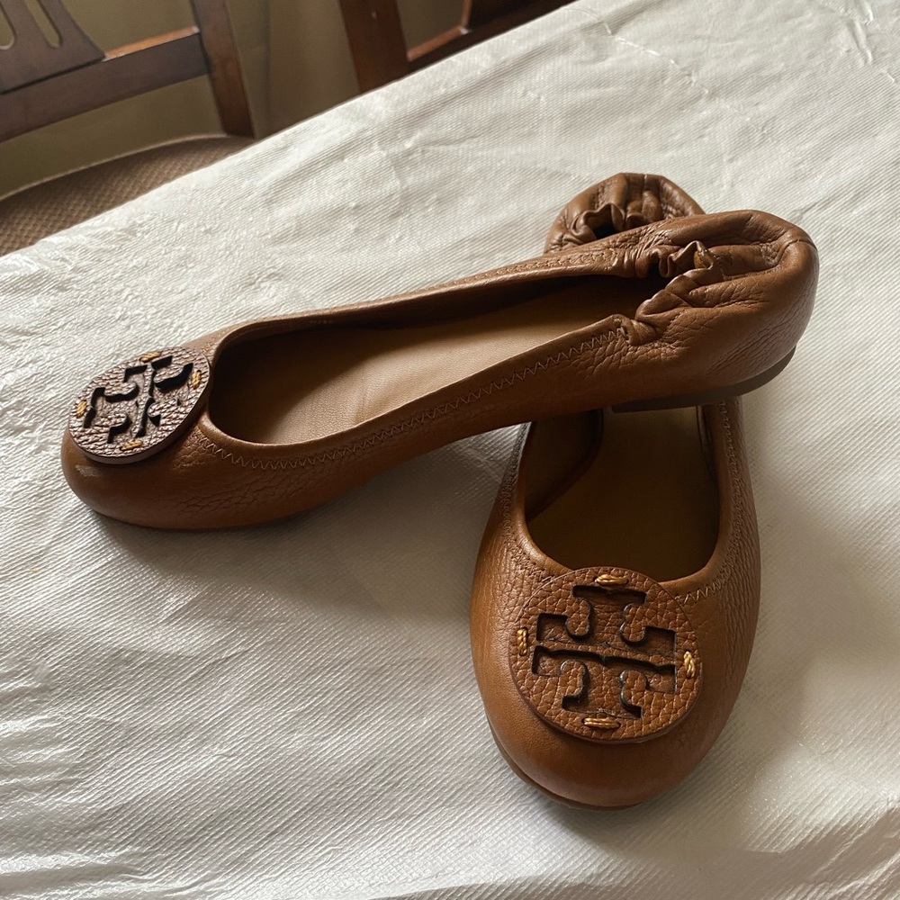 TORY BRUTCH size 7 y medio